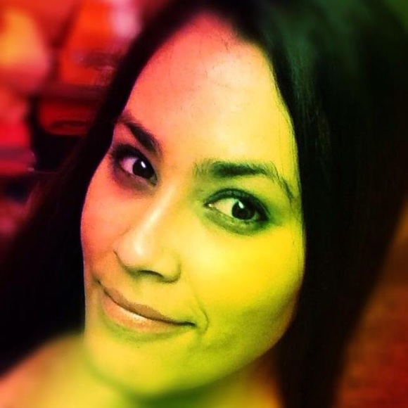 Meet your Posher, Alexis - Picture 2 of 6